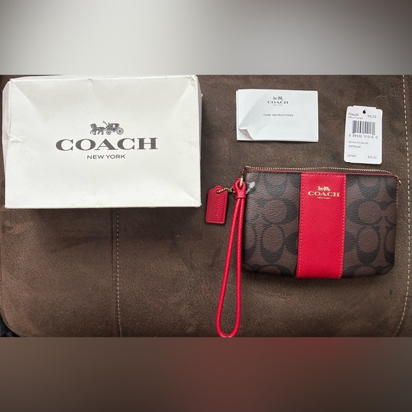 Coach Corner Zip Wristlet In Signature Canvas - Picture 1 of 3